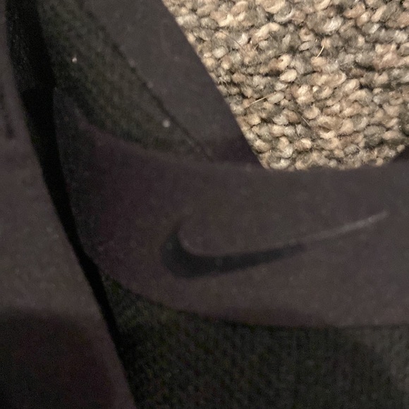 Nike women’s Motion Adapt neon stud sports training bra. Size S - Picture 3 of 3